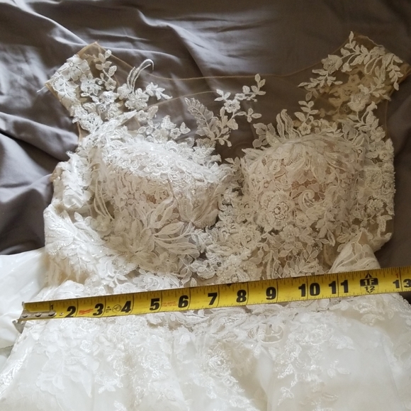 Beautiful Wedding dress - Picture 6 of 8